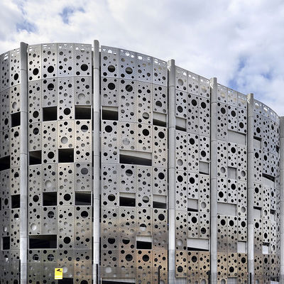 acheter Panneaux muraux en aluminium perforé de 3 mm revêtement PVDF sur mesure pour la décoration de bâtiments online manufacture