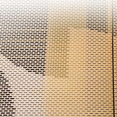 1.5 mm - 3 mm Panneau murale décoratif en aluminium perforé Résistance chimique