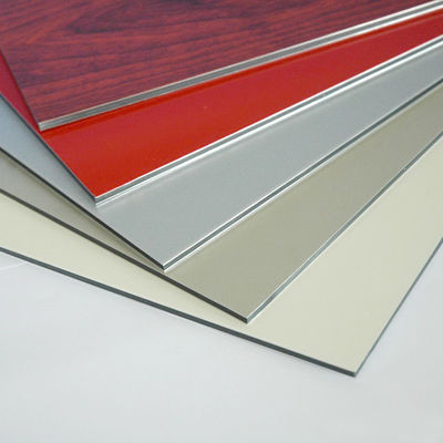 Panneau composite en aluminium ACP de 3 mm à 6 mm pour revêtement de murs / décoration de bâtiments