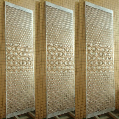 Panneau de revêtement de murs de rideau en aluminium perforé pour la décoration d'un écran de bâtiment