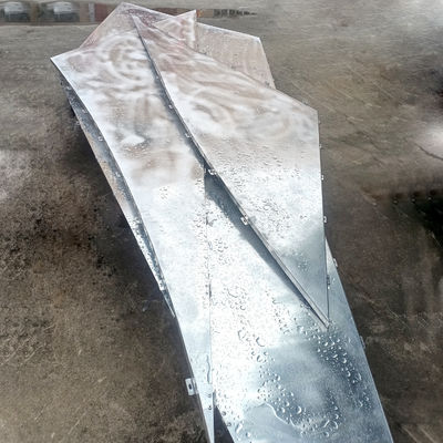 Folie d'aluminium triangulaire ou personnalisée avec finition de surface anti-UV pour revêtement et décoration de murs extérieurs