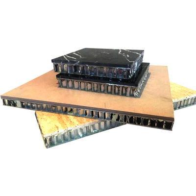 Panneau composite de nid de miel revêtu de revêtement PVDF fini par adhésif en sandwich Longueur maximale 12 m