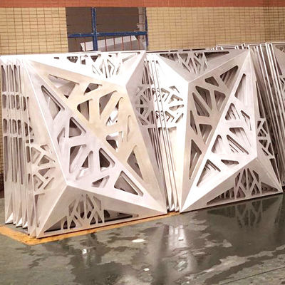 Panneaux de revêtement d'aluminium perforés 3D pour une décoration de façade de bâtiment élégant