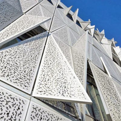 Résistance élevée à la corrosion Panneaux de façade métalliques perforés personnalisables Garantie 15 ans