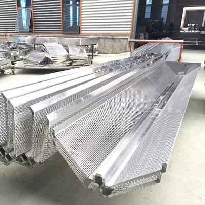 Modèles de revêtement ou de perforation en aluminium perforé ou en plafond personnalisables, coupés au laser ou perforés par CNC